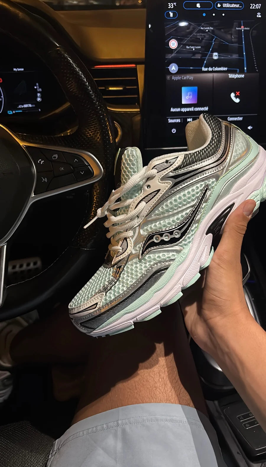 SAUCONY